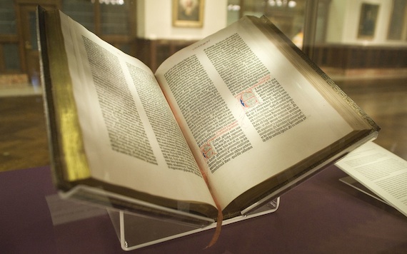Gutenberg_Bible,_Lenox_Copy,_New_York_Public_Library,_2009._Pic_01big